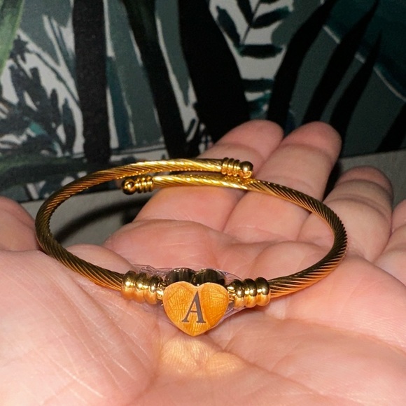 18k Gold heart letter A initial adjustable bracelet luxury look - Picture 2 of 2
